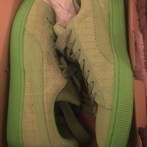 Green suede pumas